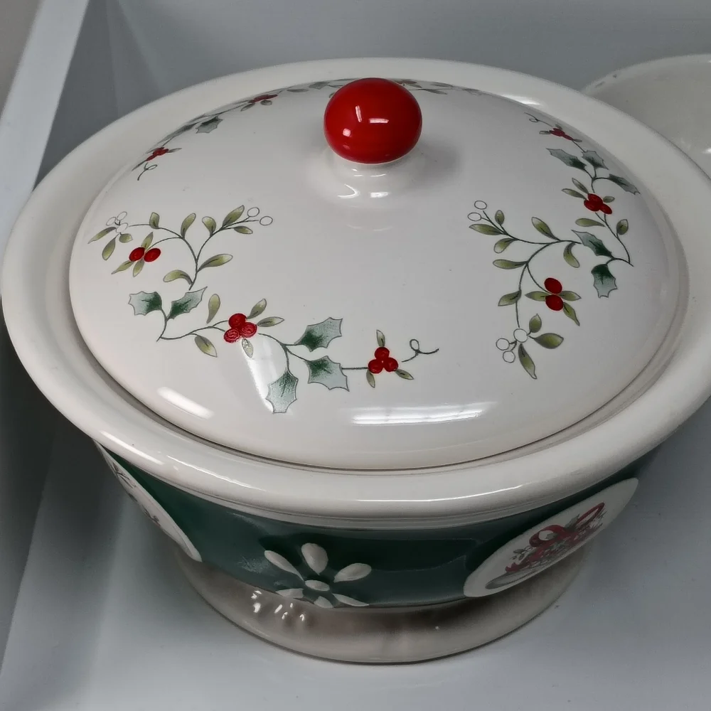 Pfaltzgraff Green and White Ceramic Cookware Tureen